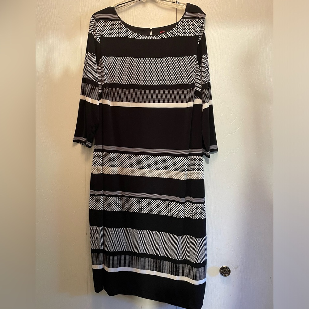 Black and white dress, only worn once, very flattering size 20W